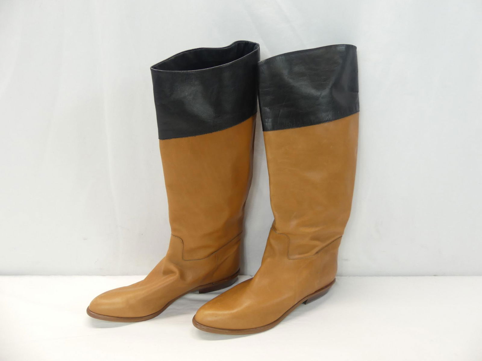 Vintage Myrto Brown & Black Boot's Made in Italy: size 9 B, maybe worn once, has water mark, see photo's