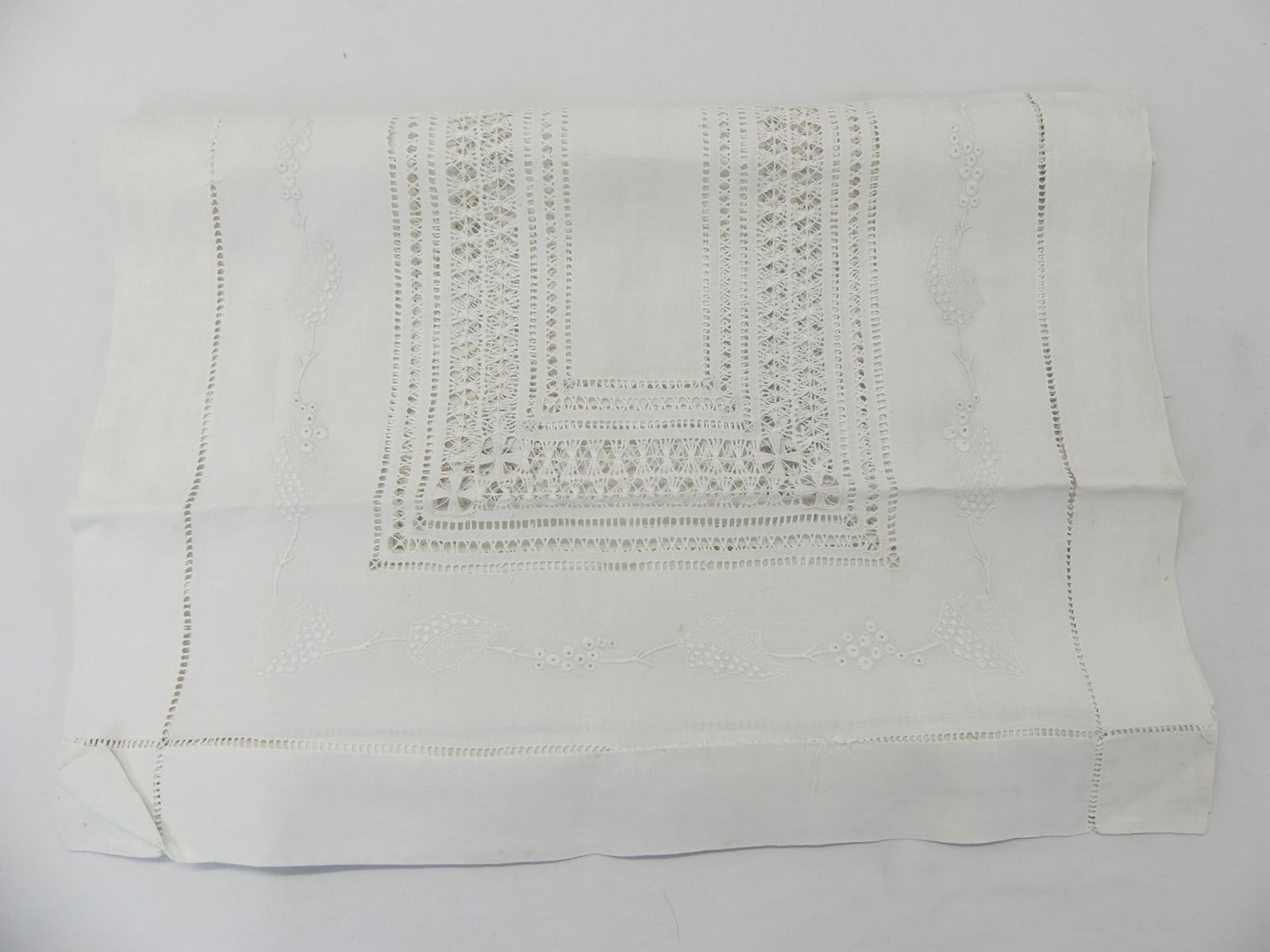 Vintage Embroidered & Pulled Thread Table Runner (1 of 11)