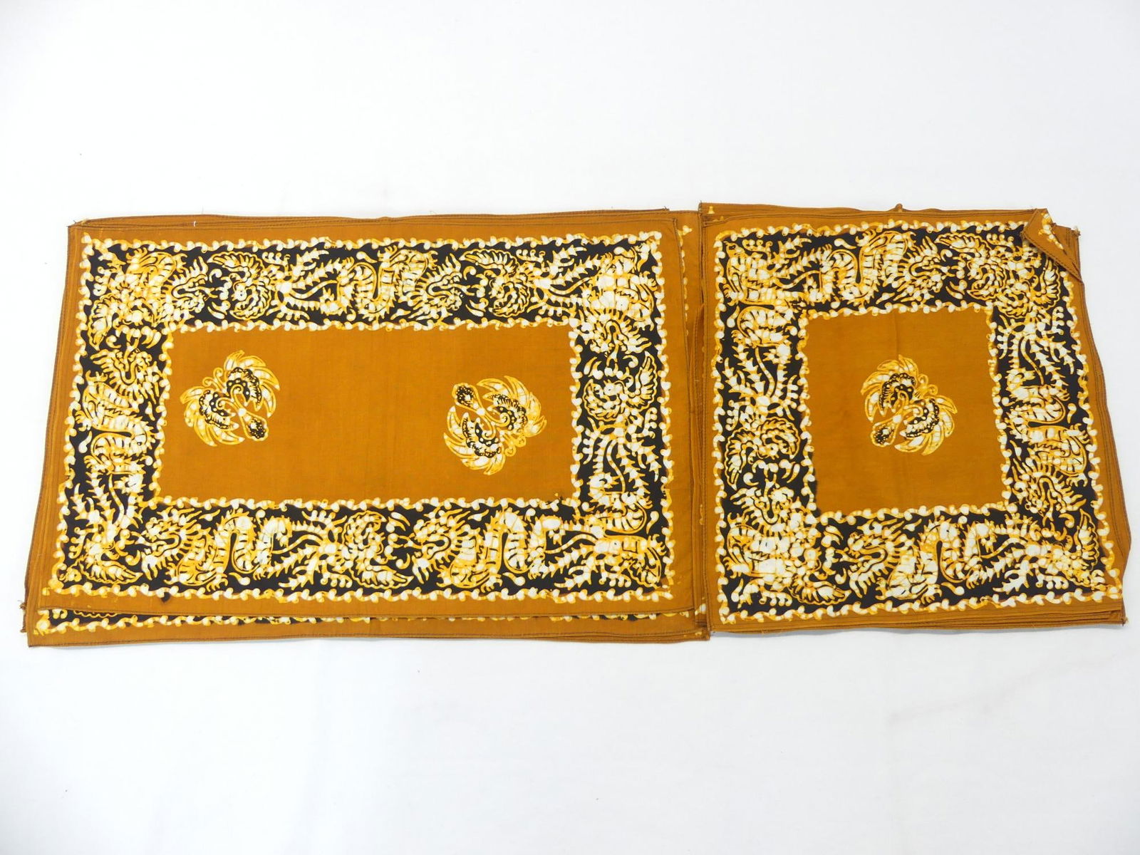 Lot of Vintage Napkins & Matching Placemats: 7 placemats, 6 napkins, see photo's