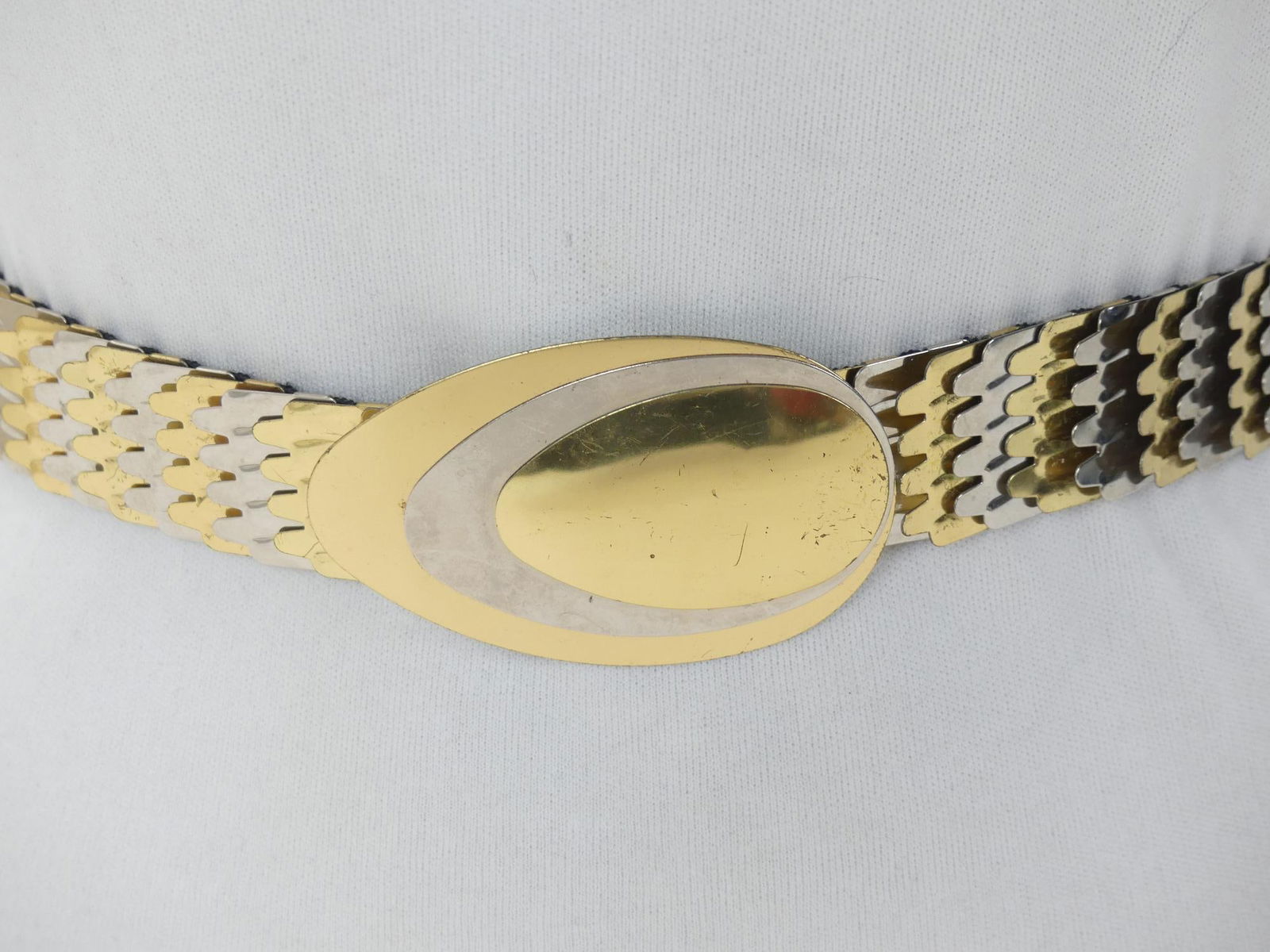 Vintage Silver & Gold Metal Ladies Belt: approx. 24 1/2 -34, good condition, see photo's