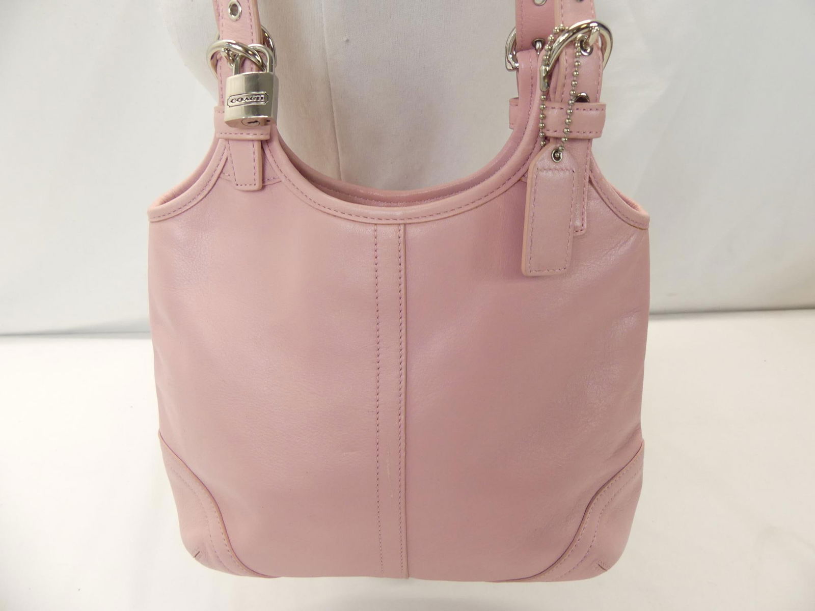 Vintage Coach Pink Leather Arm Bag, No. A04S-4983: approx. 10 x 11, good condition, see photo's