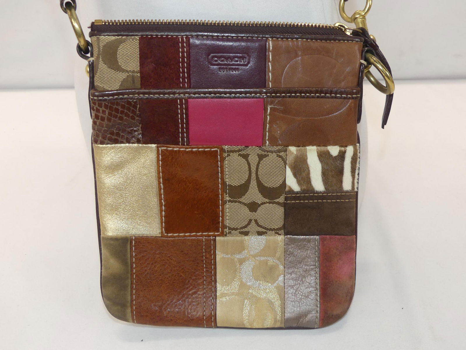Vintage Coach Block Quilted Style Crossbody Bag, #H0693-10439: approx. 9 x 7 1/2, good condition, see photo's