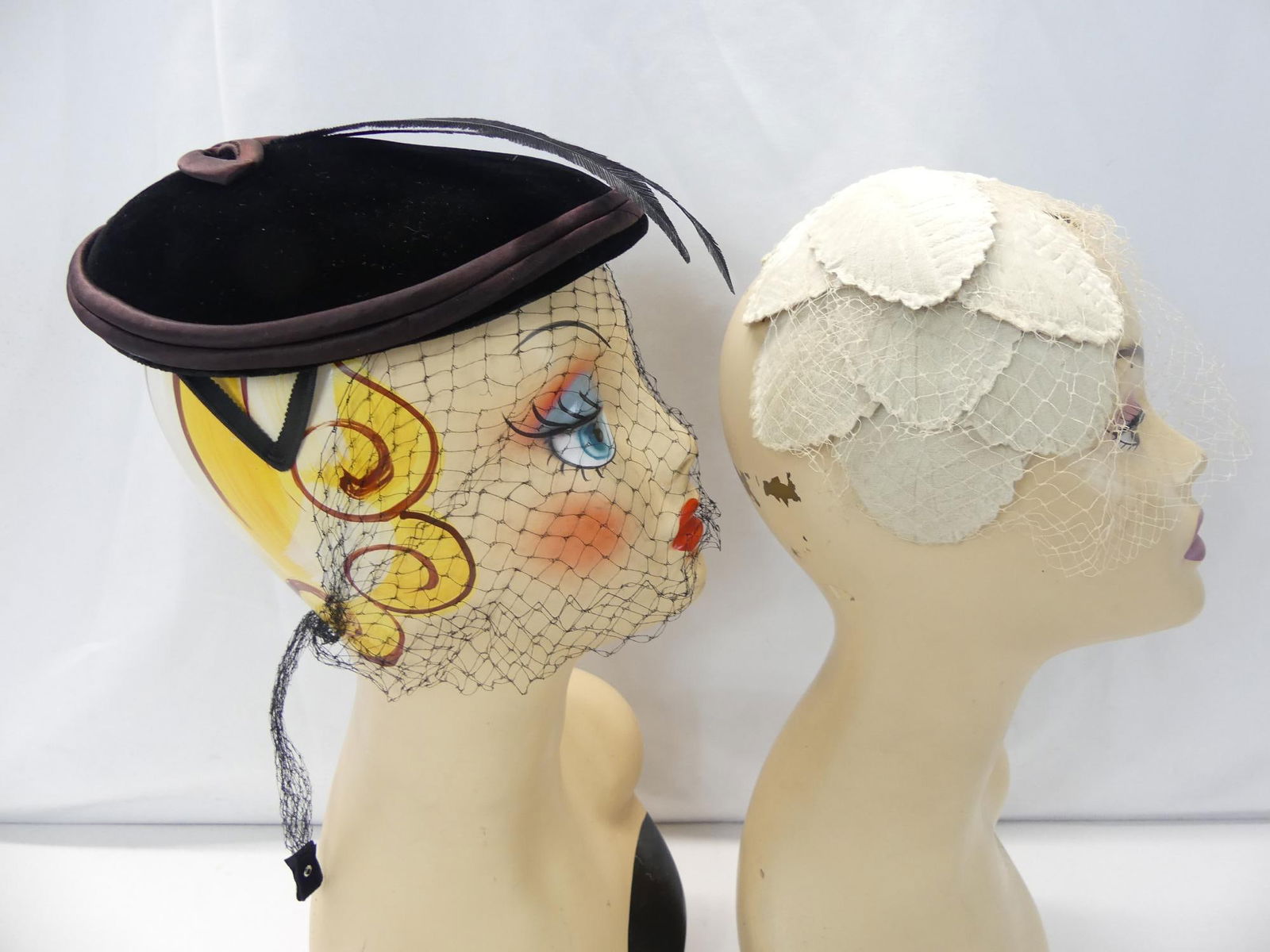 Lot of 2 Vintage 1940/50's Hats with Veils: good condition, see photo's