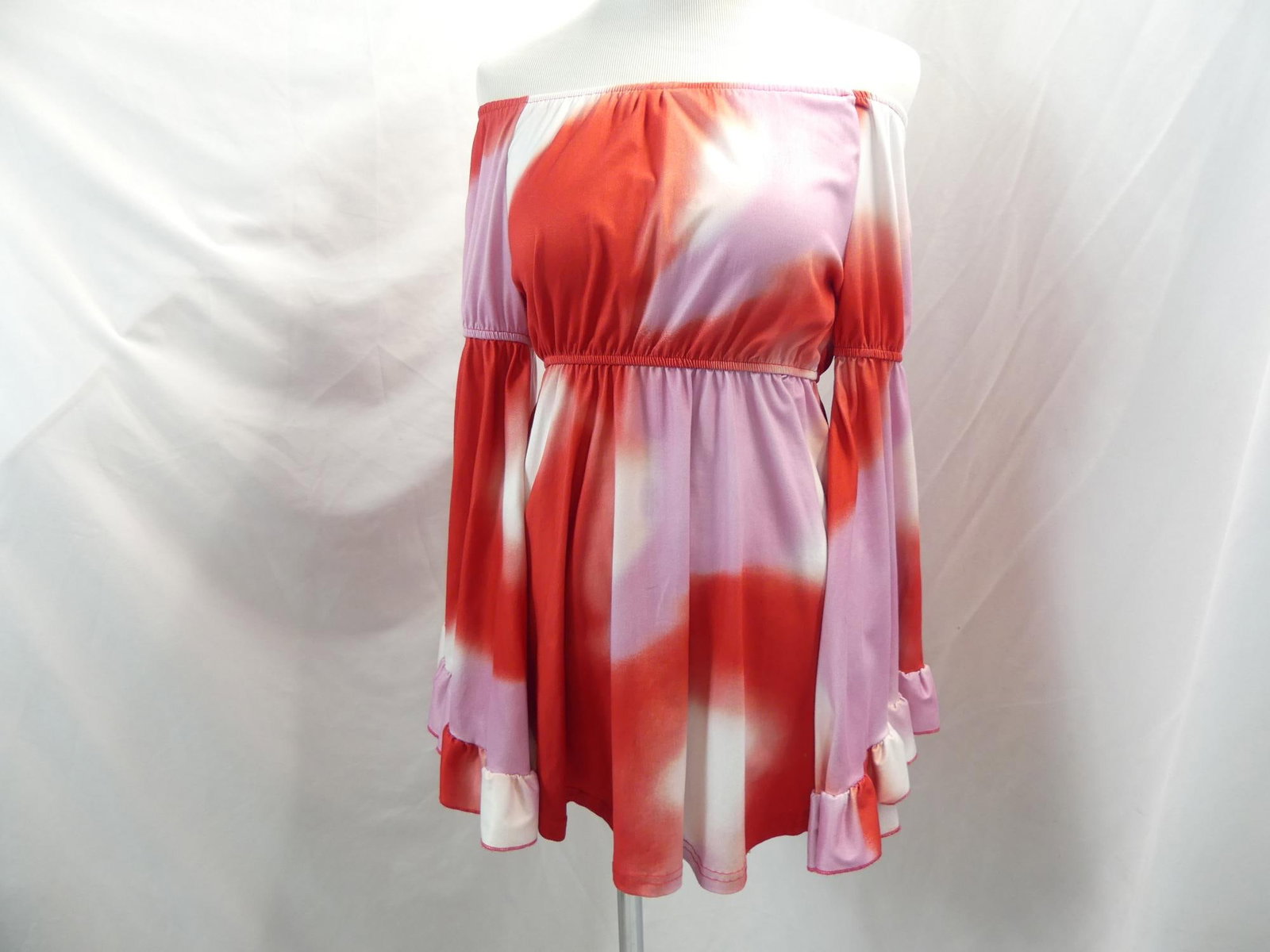 Vintage 1970's Style BoHo Gathered & Ruffled Tie Die Top with Butterfly Sleeves: approx. 34 bust, 24 waist, good condition, see photo's