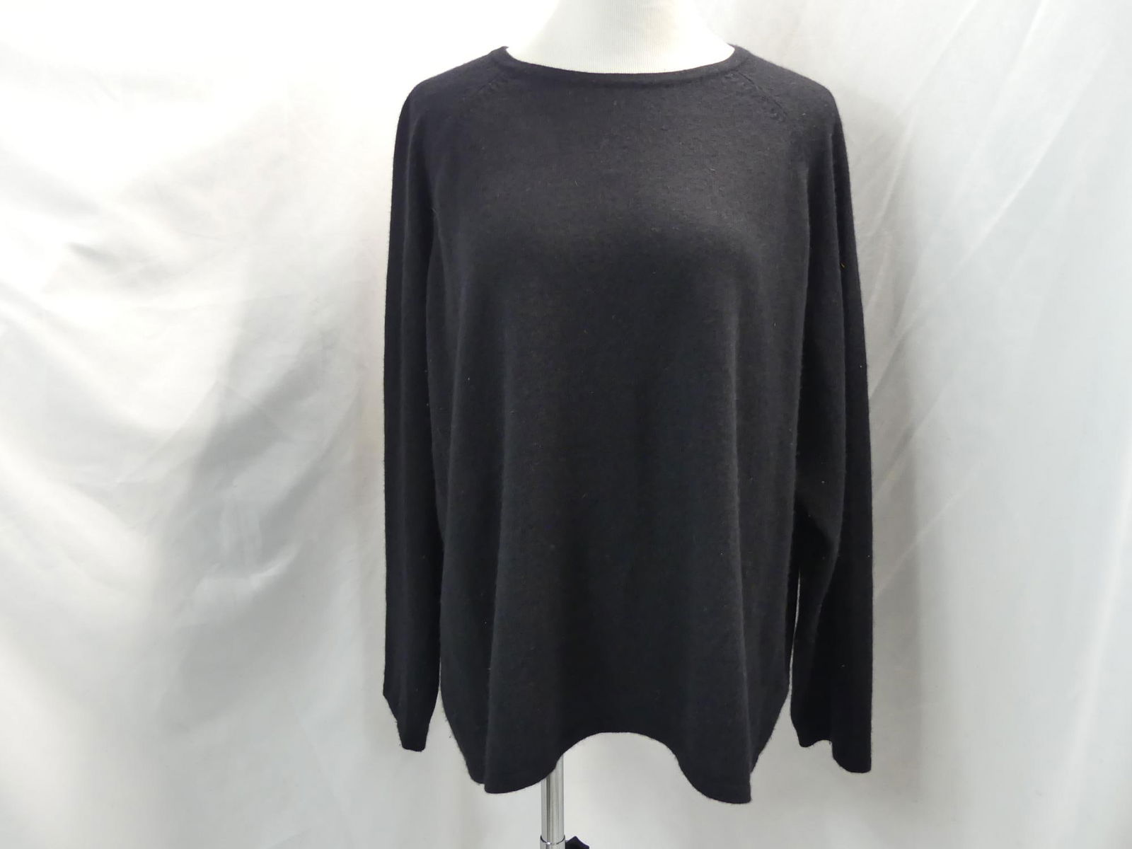 Vintage Black Cashmere Pull Over Sweater: approx. 52-62 bust and waist, good condition, see photo's
