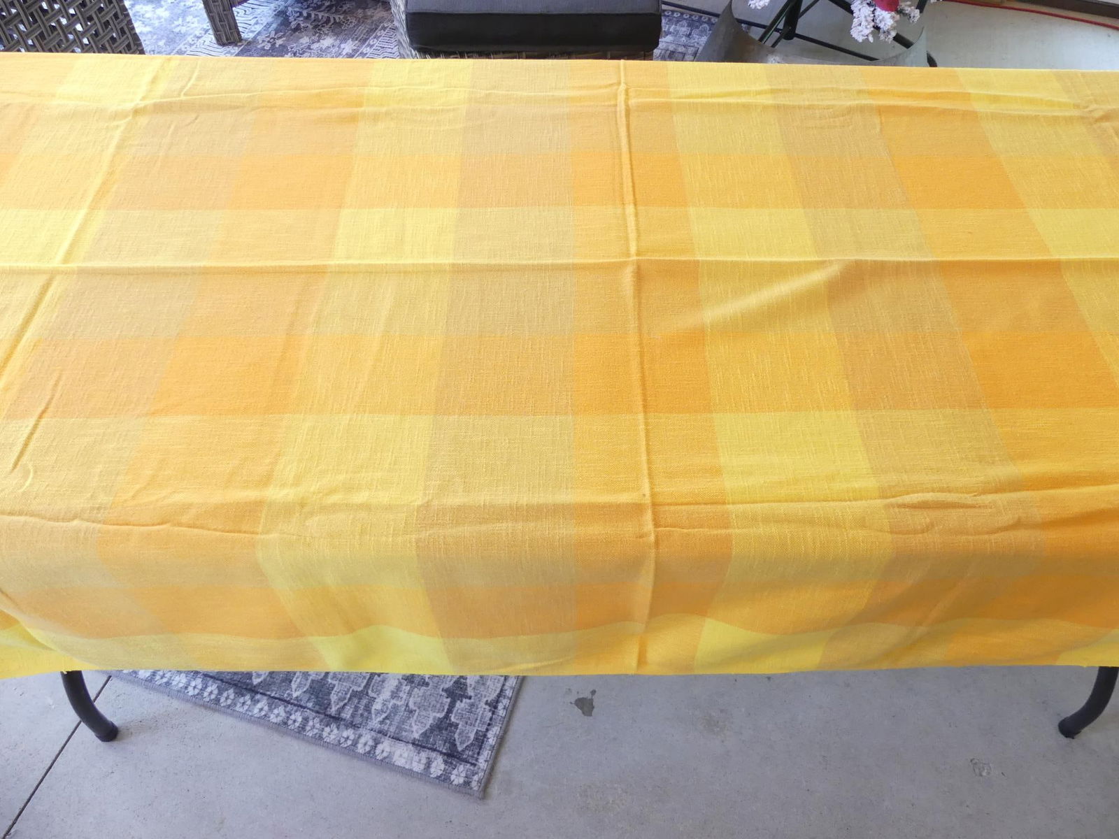 Vintage 1970's Yellow & Gold Cotton Tablecloth: approx. 48 x 98, some small spots, otherwise good condition, see photo's
