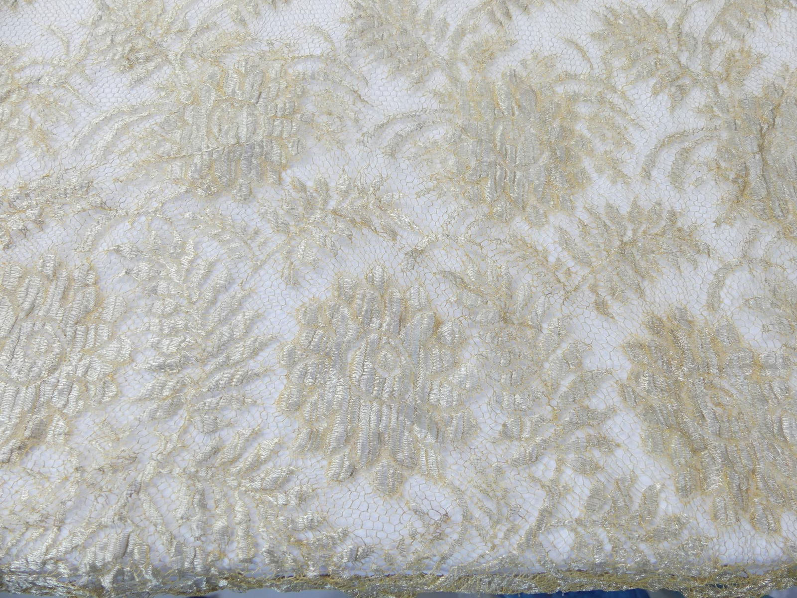 Vintage 1920/30's Gold Metallic Lace, 34 x 66: good condition, see photo's