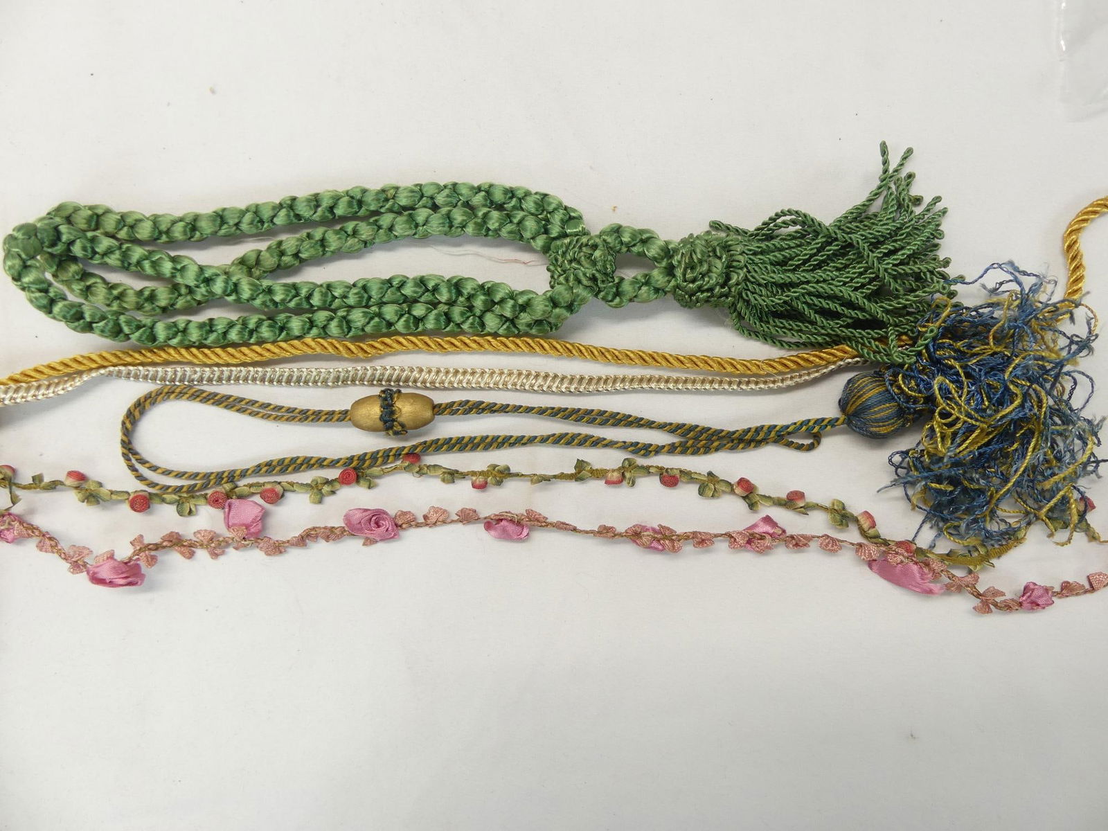 Lot of Various Vintage Trims, Cord, silk rose & other: see photo's
