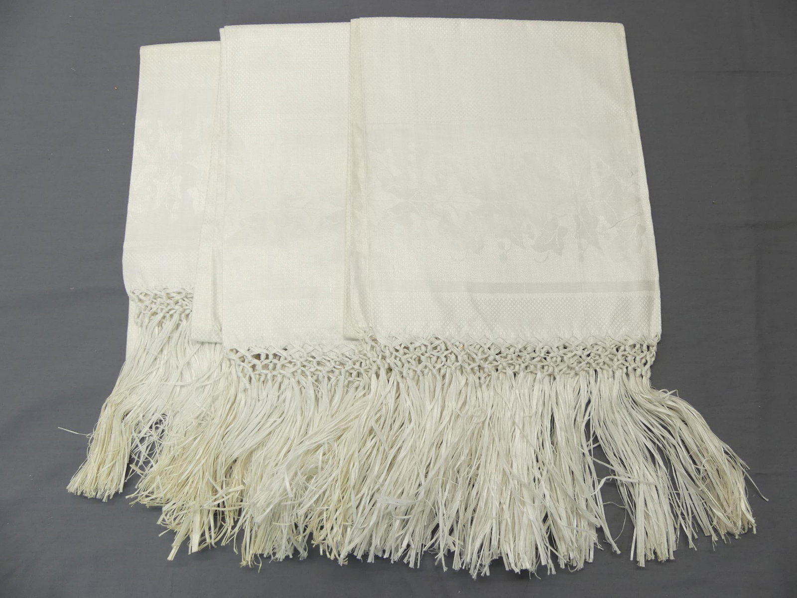 Lot of 3 Vintage Old Store Stock Fringe Cotton/Line Bath Towels (1 of 6)