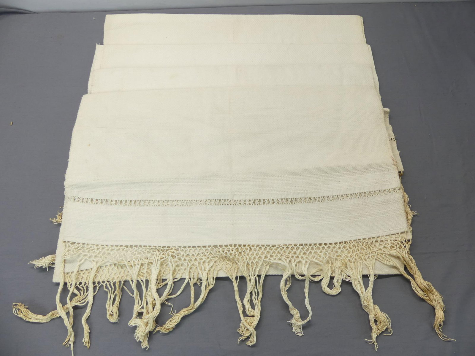 Lot of 4 Vintage Old Store Stock Cotton Bath Towels with Fringe (1 of 6)