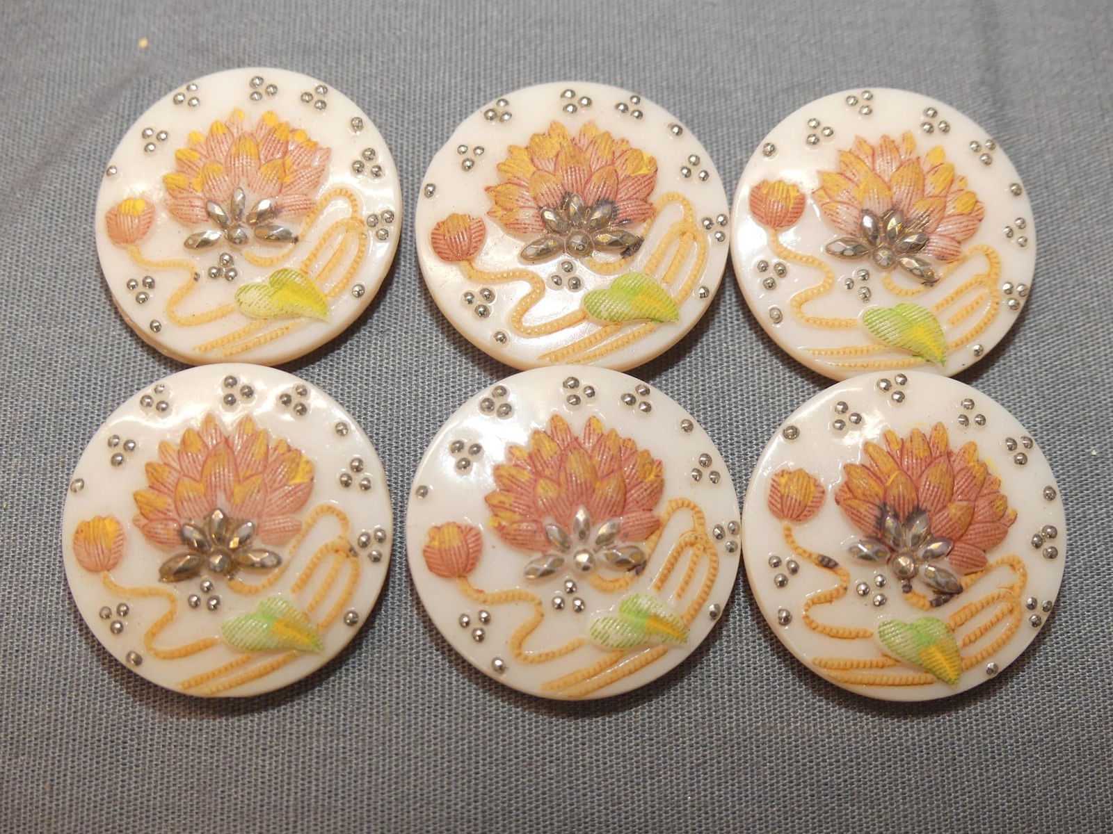 Set of 6 Vintage Pink Glass Button with Raised Flowers, 1 inch: see photo's