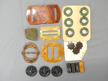 Lot of Vintage Bakelite & Other Buttons & Buckles