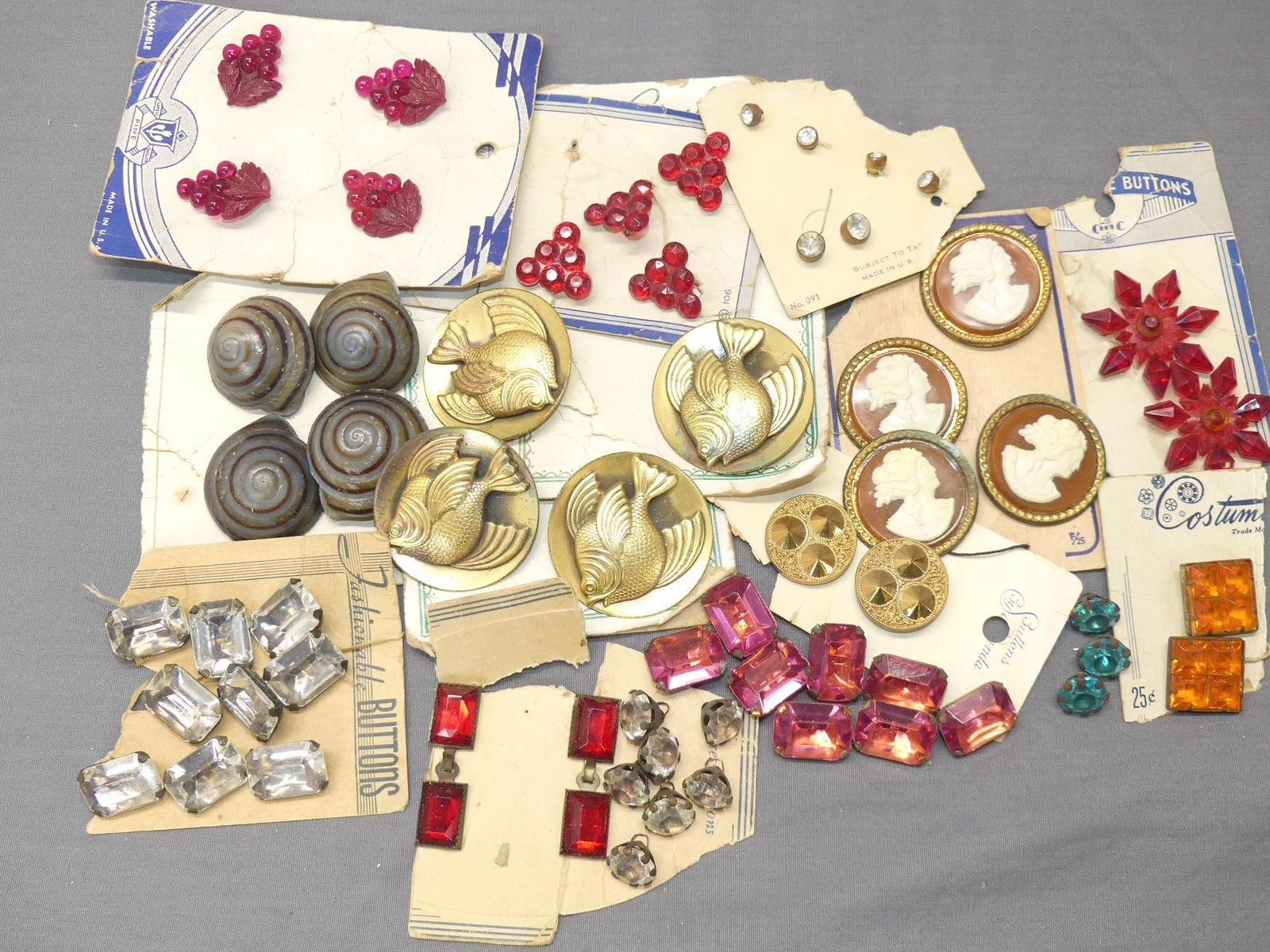 Lot of Vintage Old Store Stock Button, Some on Original Cards (1 of 11)