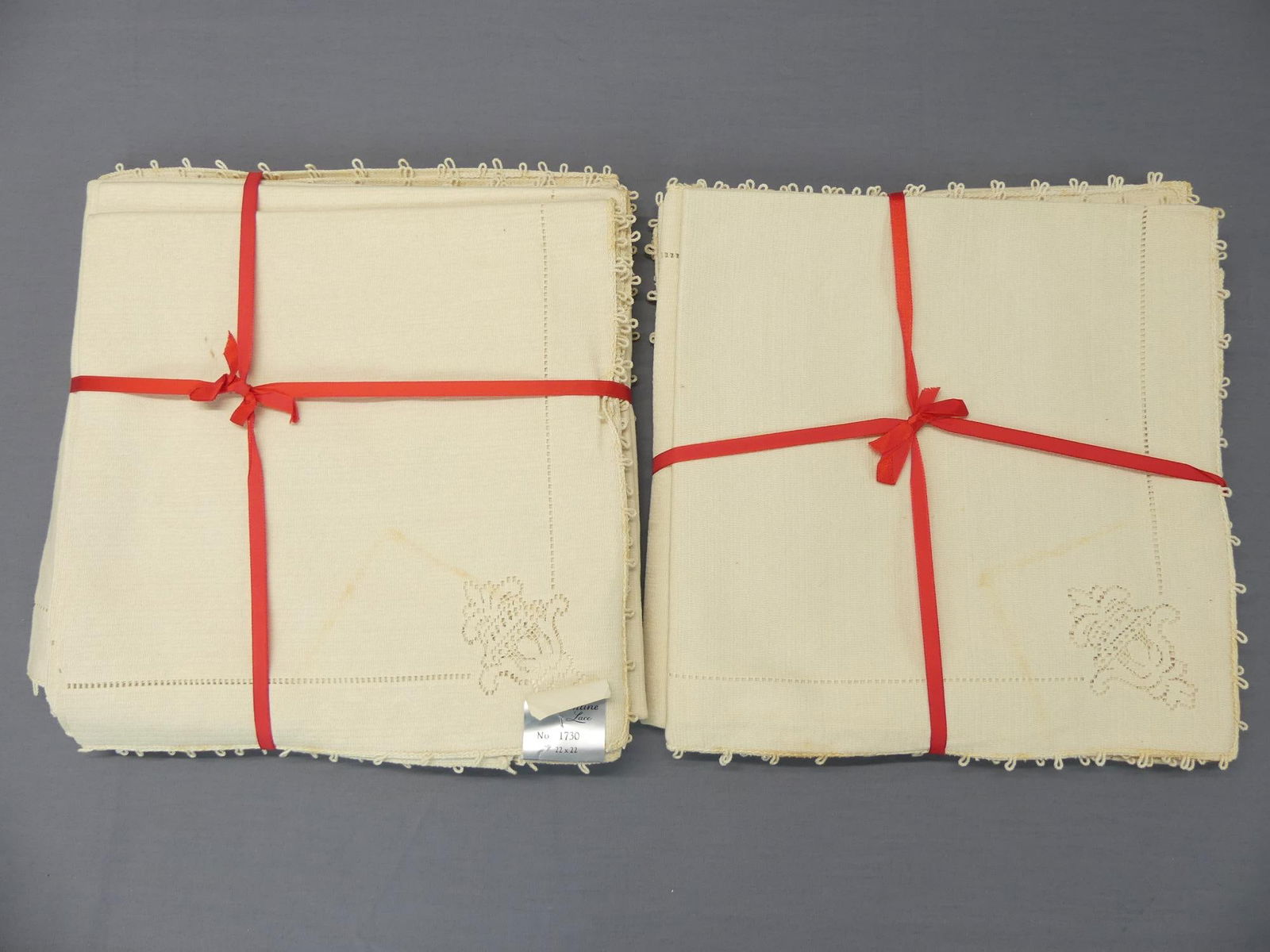 Set of 12 Vintage Old Store Stock Florentine Lace Napkins, 22 x 22 (1 of 8)