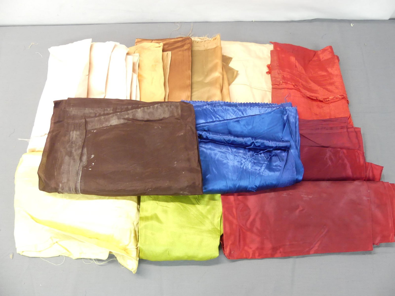 Lot of Various Vintage Fabrics: see photo's