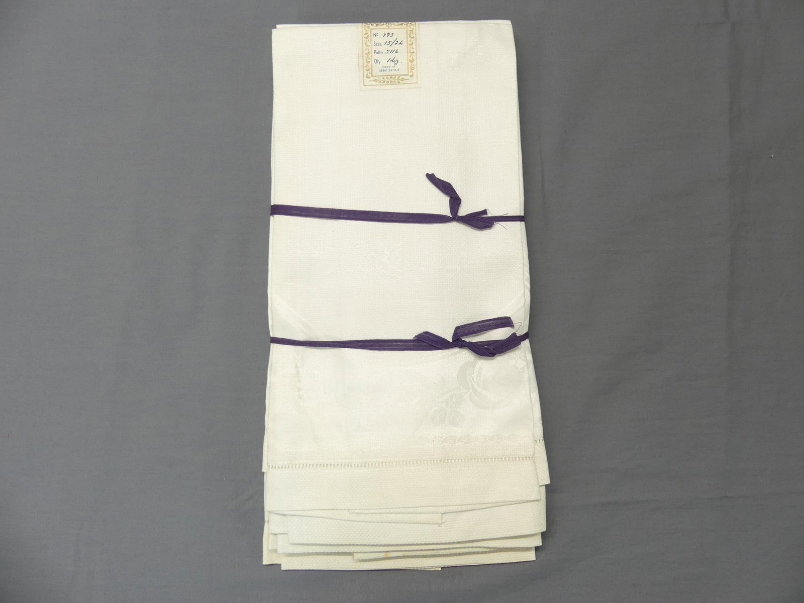 Lot of 8 Vintage Old Store Stock Linen Towels: with original tags, see photo's