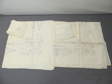 Vintage Old Store Stock PR of Tea Cloths with Matching Napkins