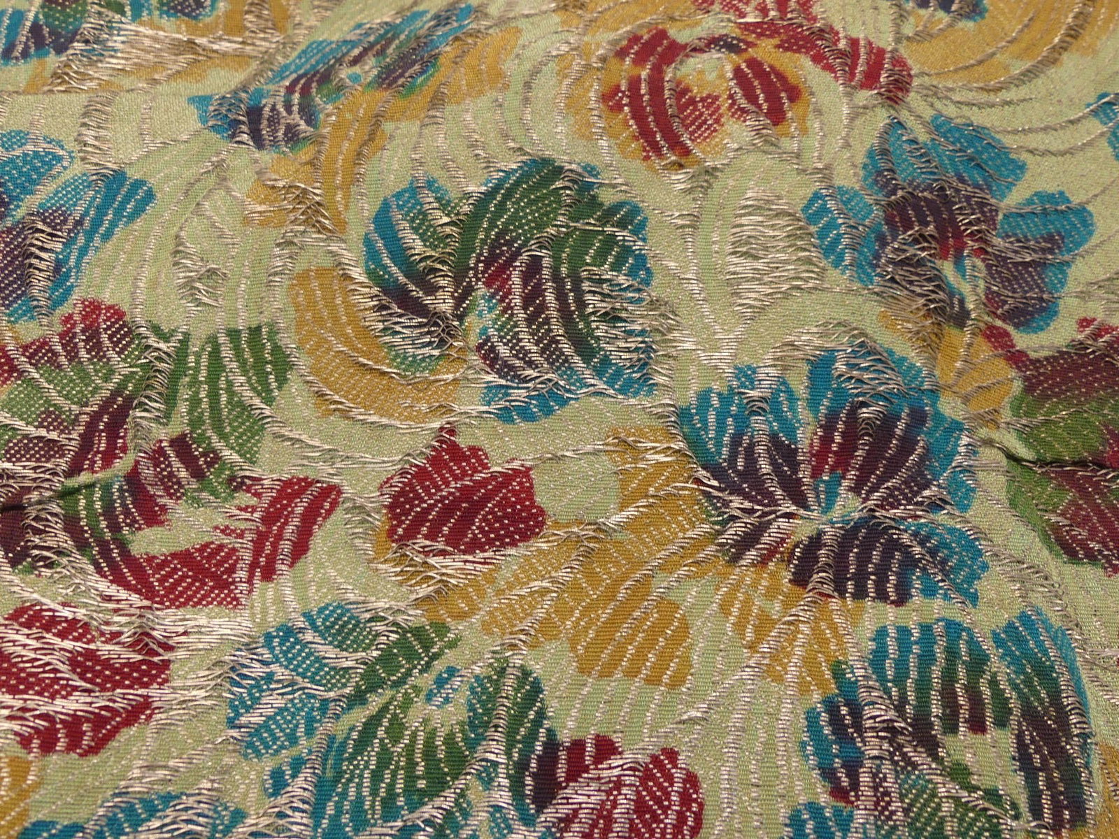 Vintage 1920/30's Green Metallic Floral Fabric, 33 x 14 yards: some splits, see photo's