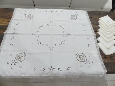 Vintage Mixed Lace Teacloth with 8 Napkins