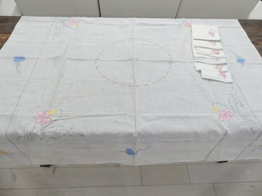 Vintage Old Store Stock Hand Embroidered & Applique Tablecloth Set