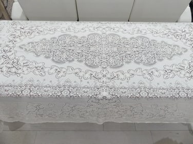 Vintage Quaker Lace Tablecloth 68 x 104