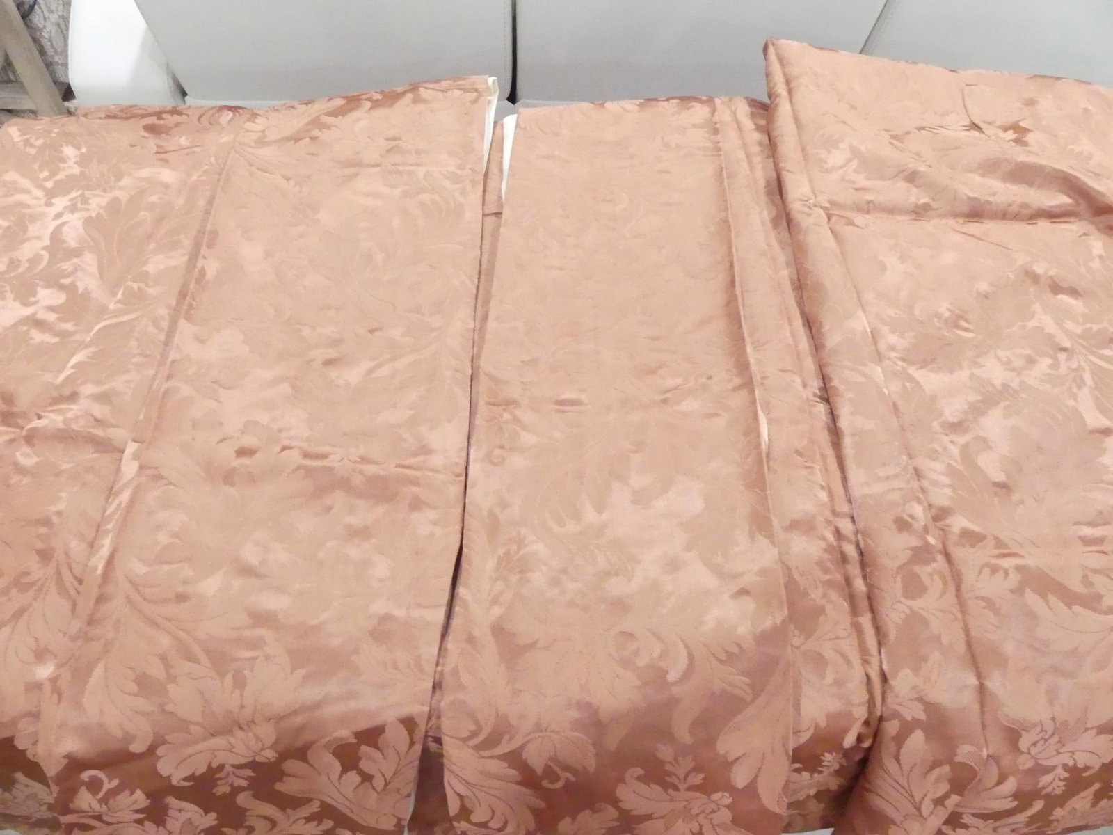 2 Pair of Vintage Satin Damask Curtains, 92 x 26: see photo's