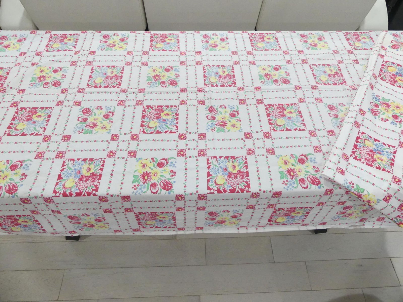 Lot of 2 Light Weight Cotton Printed Kitchen Tablecloths (1 of 13)