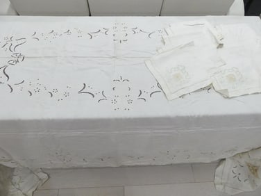 Vintage Banquet Size Linen Tablecloth with Lace Inserts & 12 Napkins