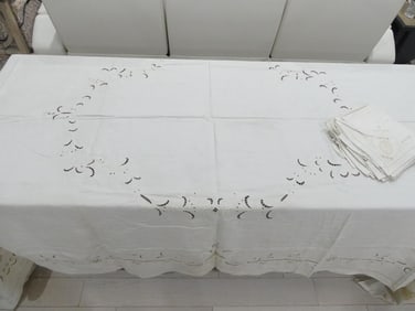 Vintage Banquet Size Linen Tablecloth with Lace Inserts & 12 Napkins