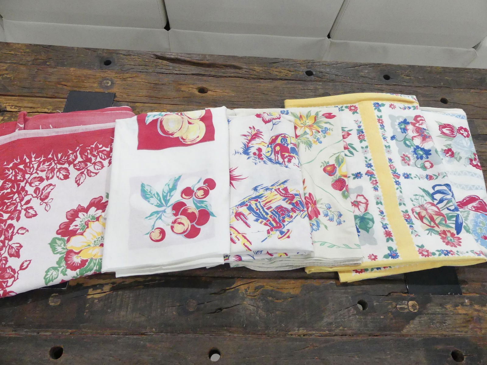 Lot of 6 Vintage Printed Cotton Kitchen Tablecloths & Fabric (1 of 19)