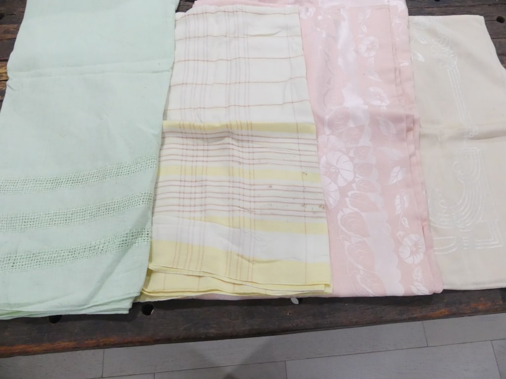 Lot of 4 Vintage Tablecloths: Pink Tablecloth is 68 x 104, see photo's