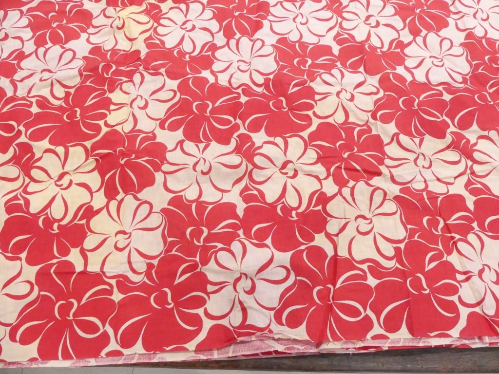 Vintage 1920/30's Red & White Floral Cotton Fabric, 34 x 2.60 Yards: approx. 34 x 2.60 yards, see photo's