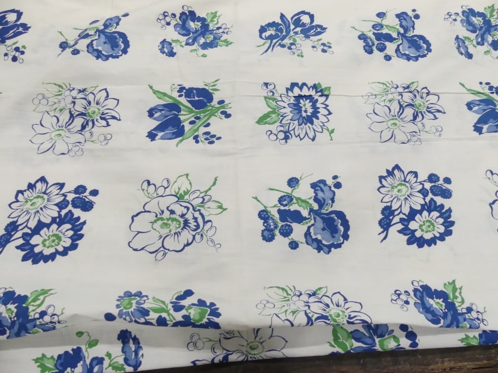 Vintage 1950/60's Vintage White & Blue Floral Cotton Fabric, 44 x 8 Yds: see photo's