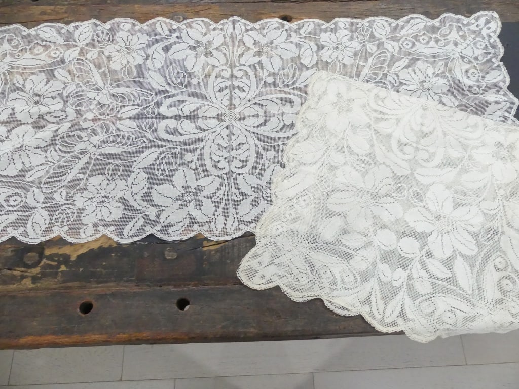 Lot of 2 Vintage Bobbin Lace Table Runners: see photo's