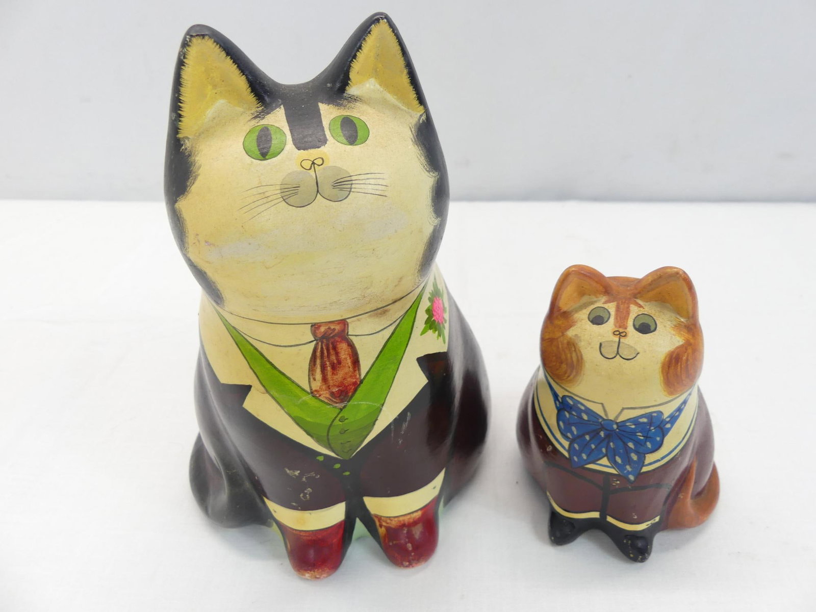 Vintage 1960's Pair of House of Hull Cat Figurines: approx. 7 1/2 & 4 1/2, see photo's