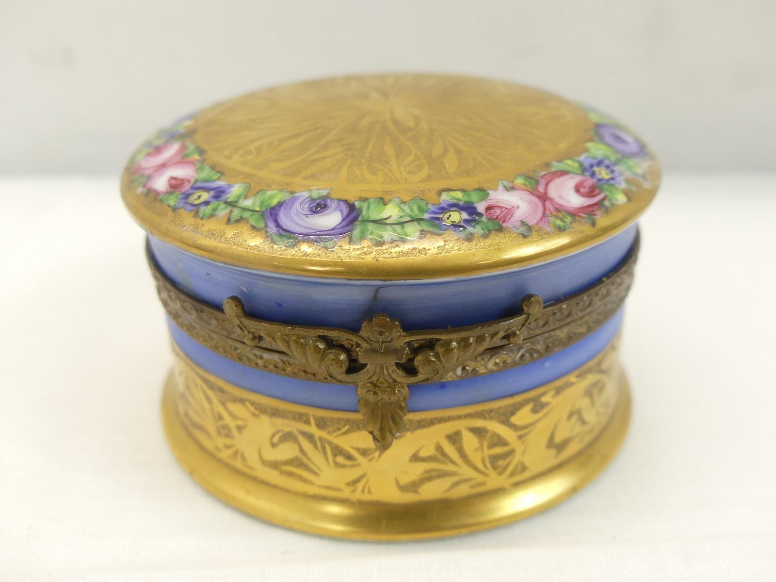 Antique Hand Painted Limoges "Peint Main" France Hinged Jar: approx. 1 1/2 tall x 3 wide, see photo's