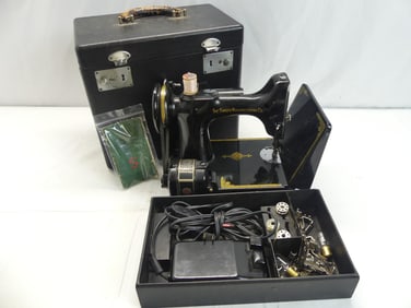 Vintage Singer Feather Weight Sewing Machine #221-1