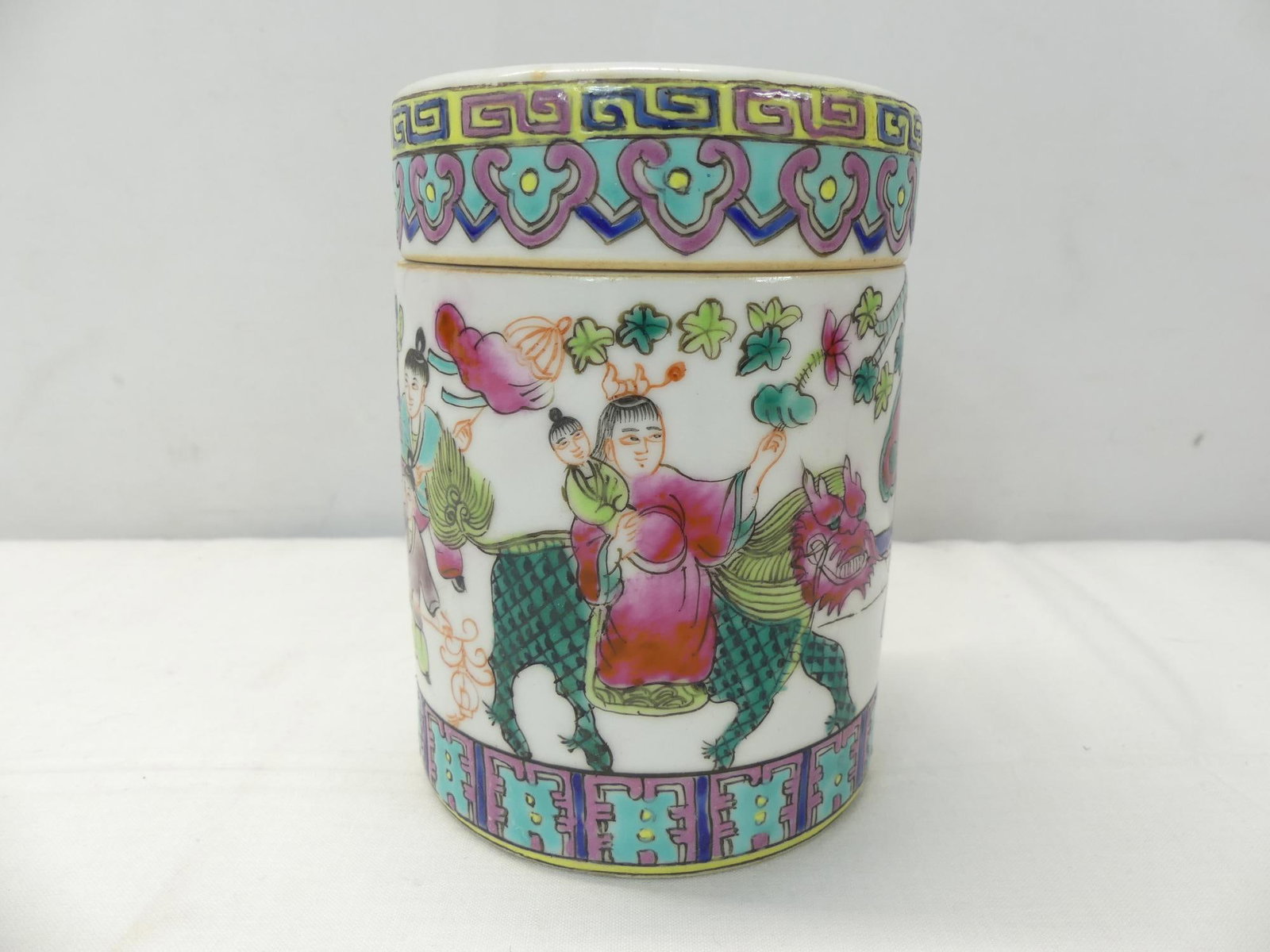 19c Hand Painted Signed Chinese Covered Tea Caddy: approx. 4 5/8 tall, see photo's