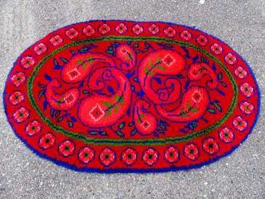Mid-Century Vintage Oval Shag Rug