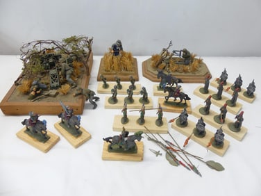 Lot of Vintage Lead Soldiers in Wood Case