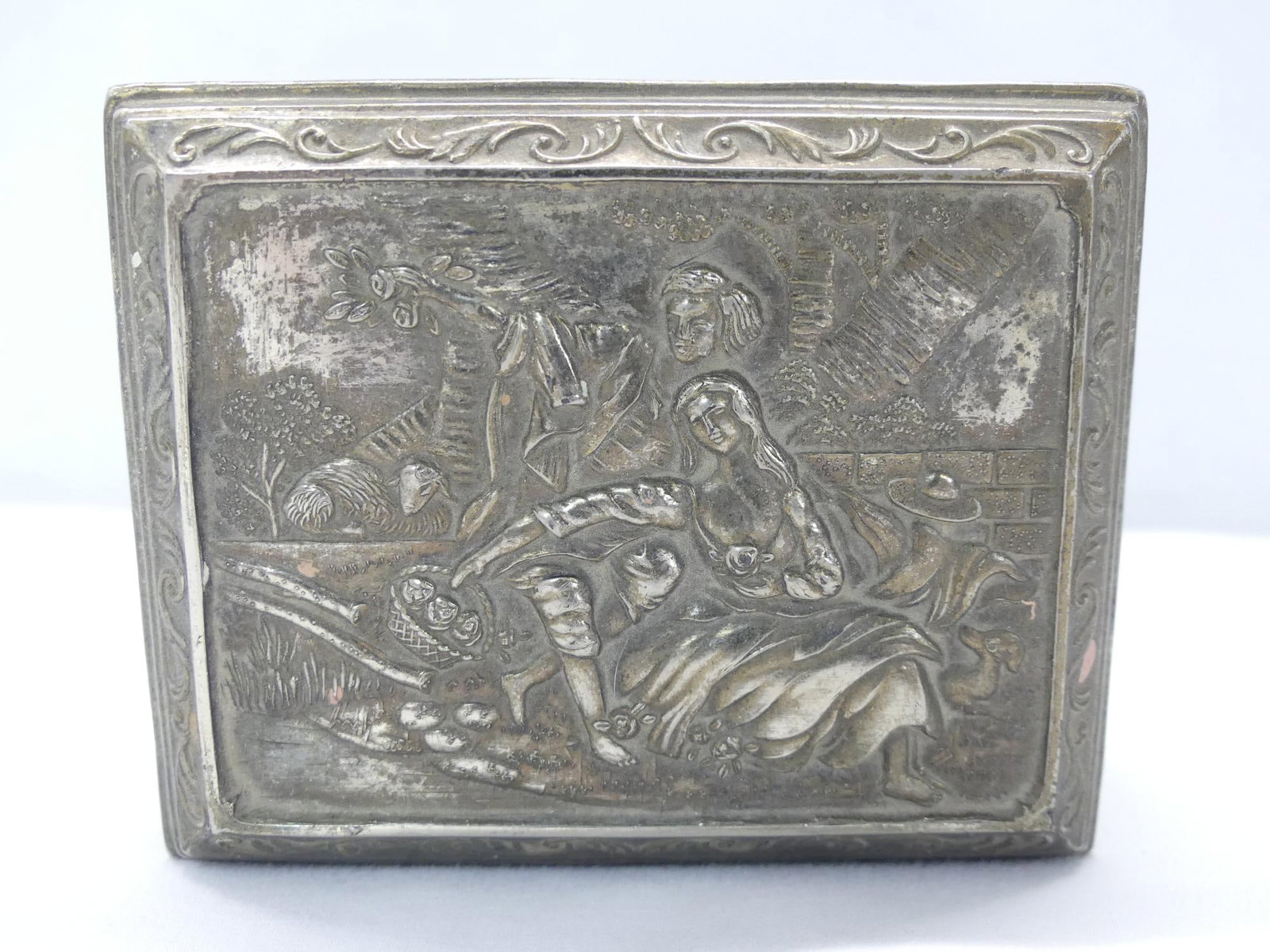 Antique Silver Tone Carved Dresser Box: approx. 2 1/2 x 2 3/4 x 3 3/4, see photo's