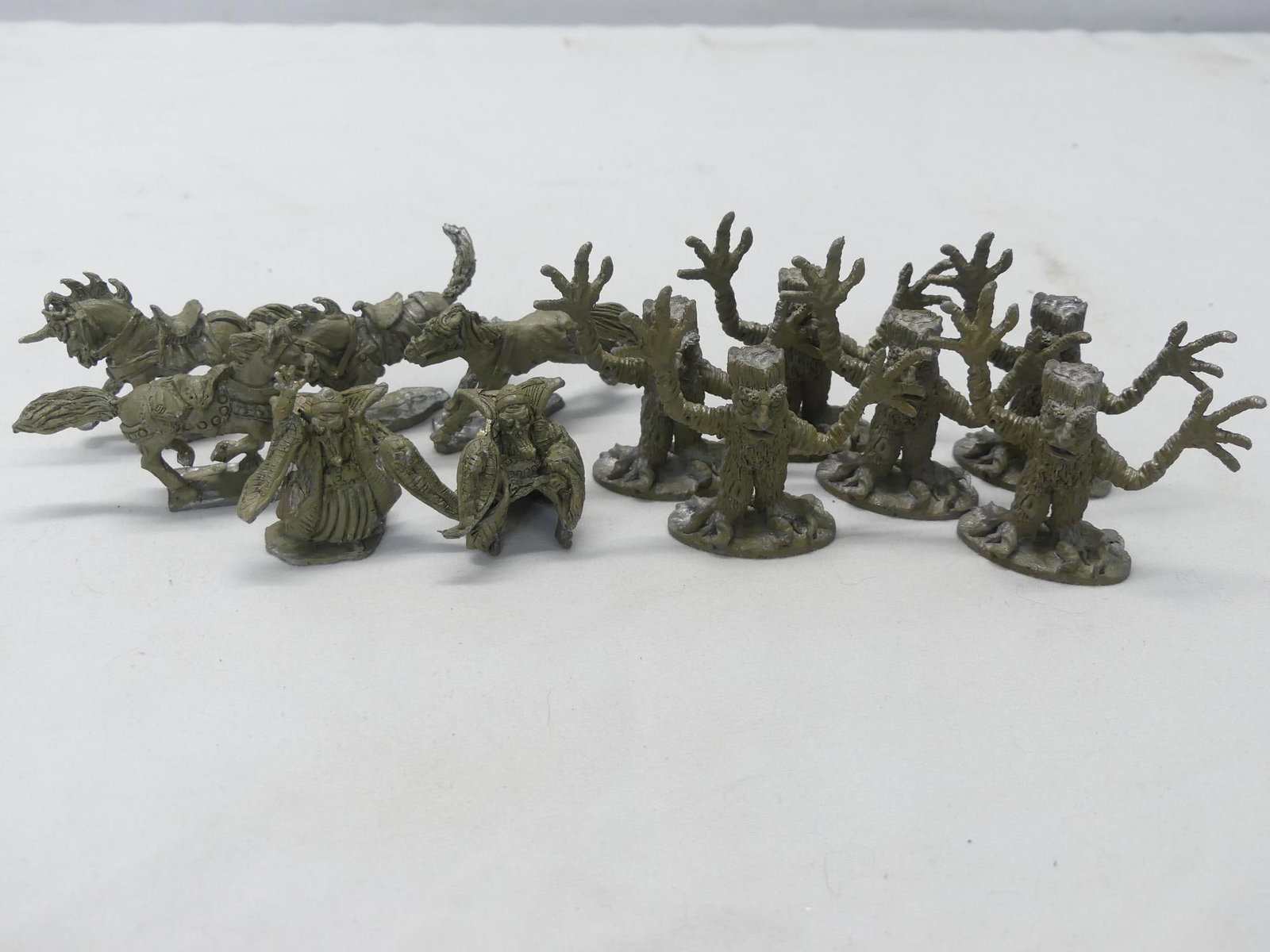 Large lot of Dungeon & Dragons Vintage Lead Soldiers: see photo's