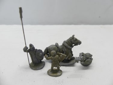 Large lot of Vintage Dungeons & dragons Lead Soldiers