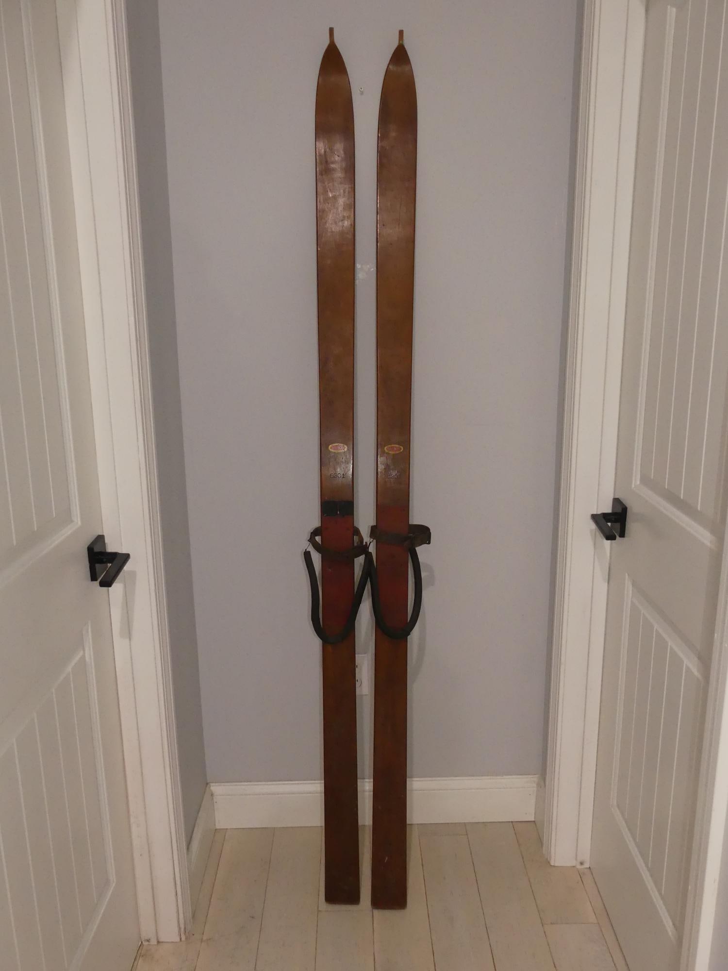 Pair Antique Wooden Lund Ski's: approx. 77 inches tall, see photo's