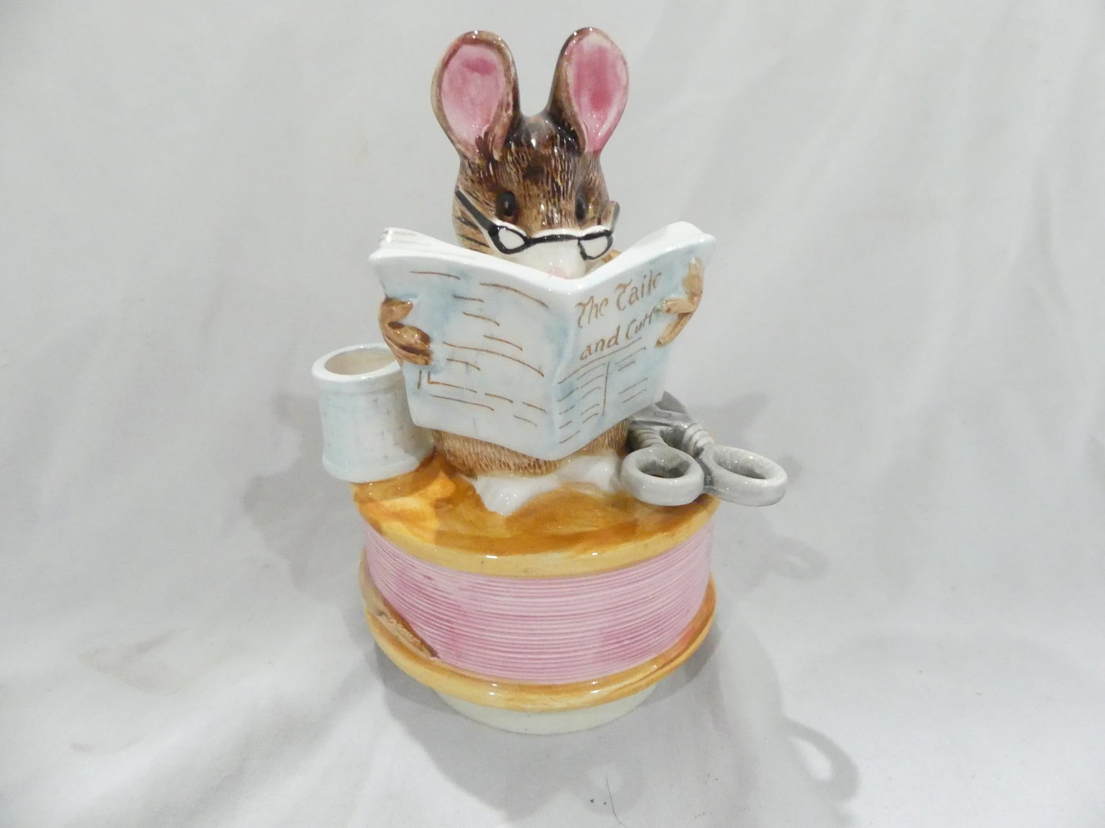 Vintage Beatrix Potter "Tailor of Gloucester", Music Box (1 of 7)