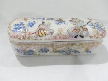 Antique Hand Painted Porcelain Chinese Trinket/Pin Box
