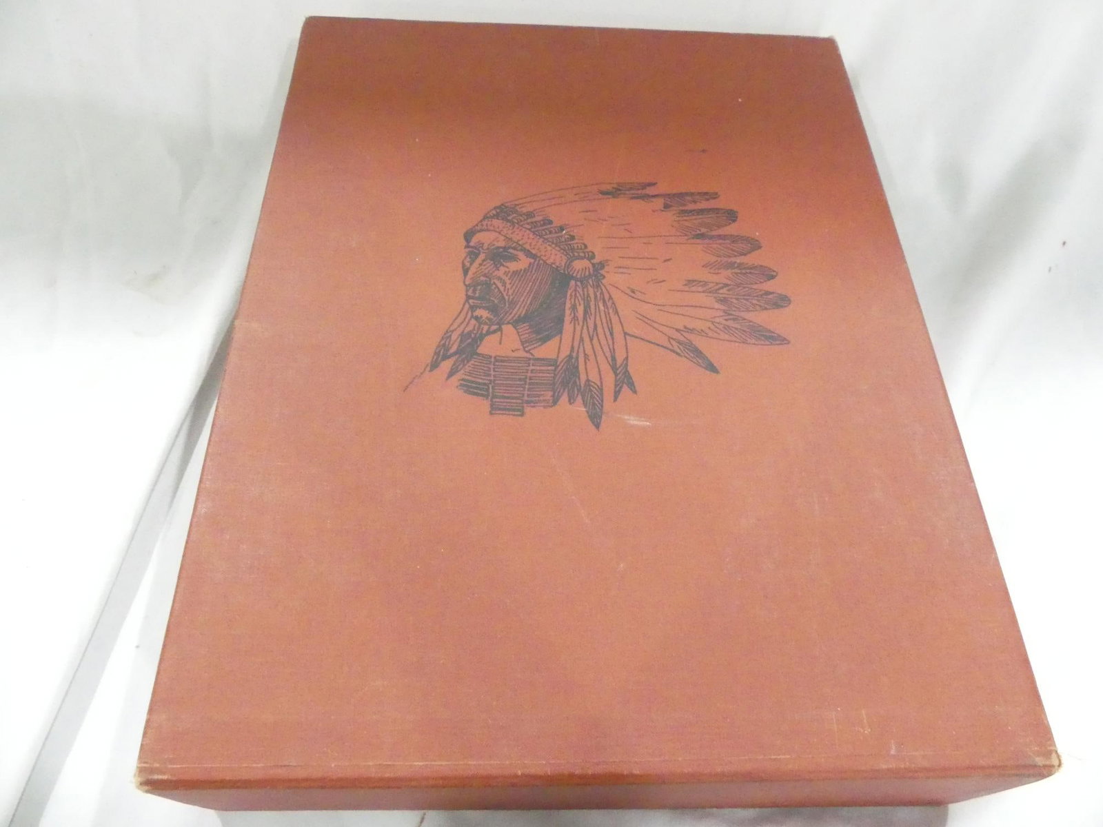 Vintage 1970 American Indian 2 Volume Set with Holder 41/250: signed limited edition, see photo's