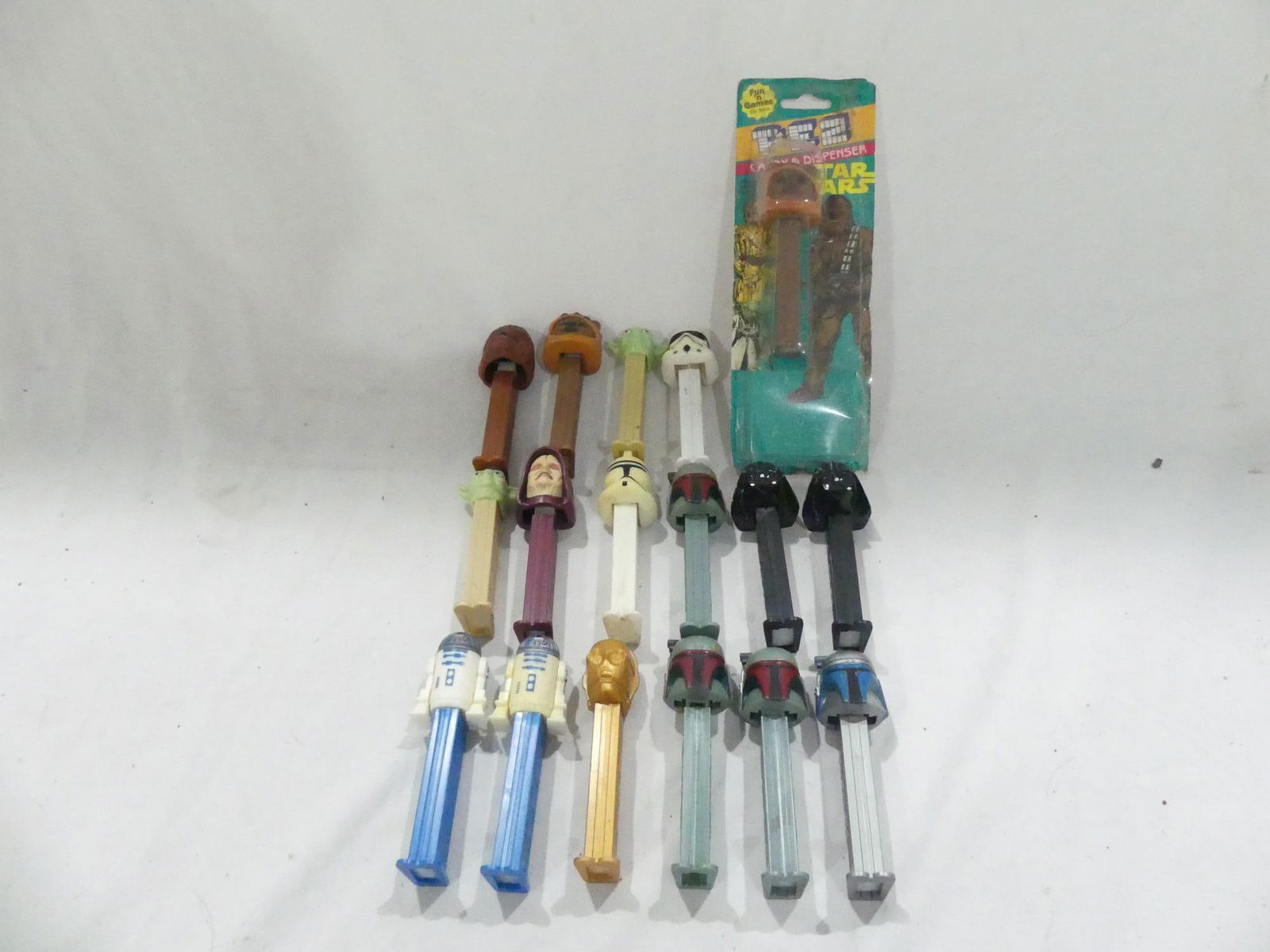 Lot of 17 Vintage Star Wars Pez Despensers (1 of 7)