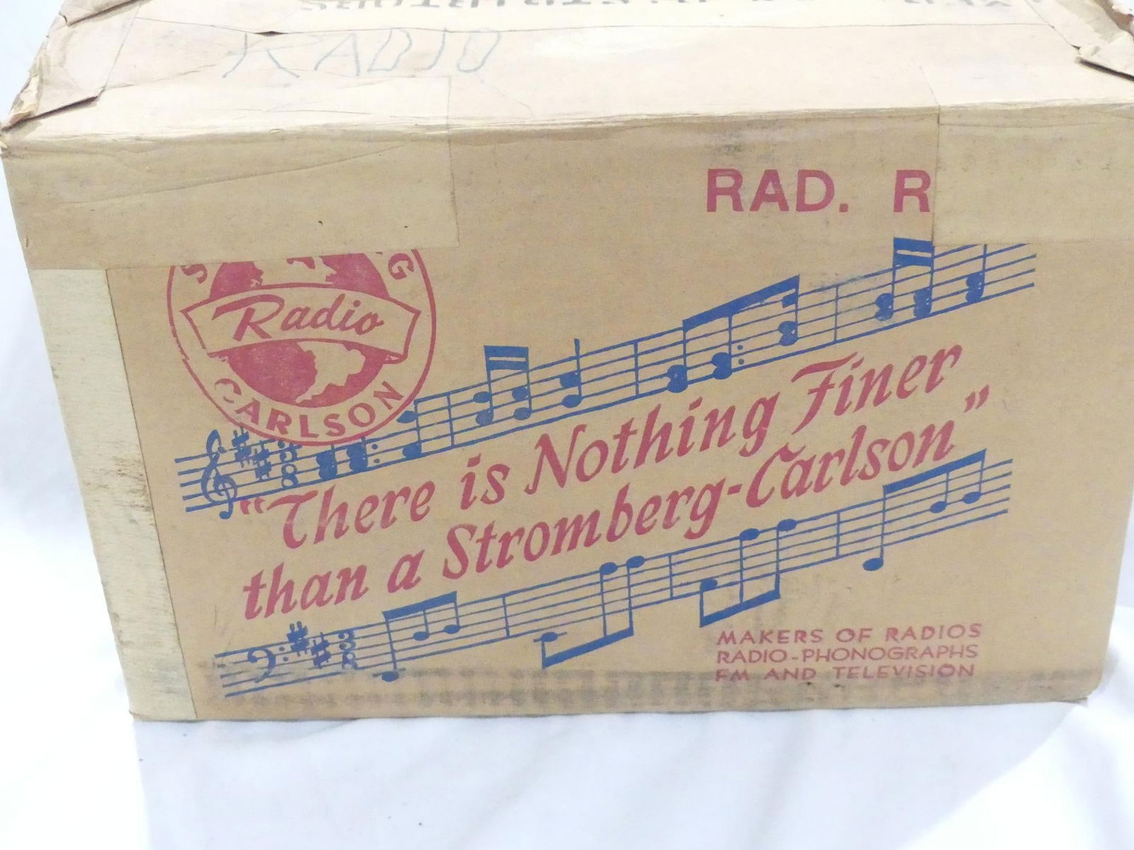 Vintage Stromberg-Carlson Bakelite Radio in Original Box: doesn't come on, see photo's