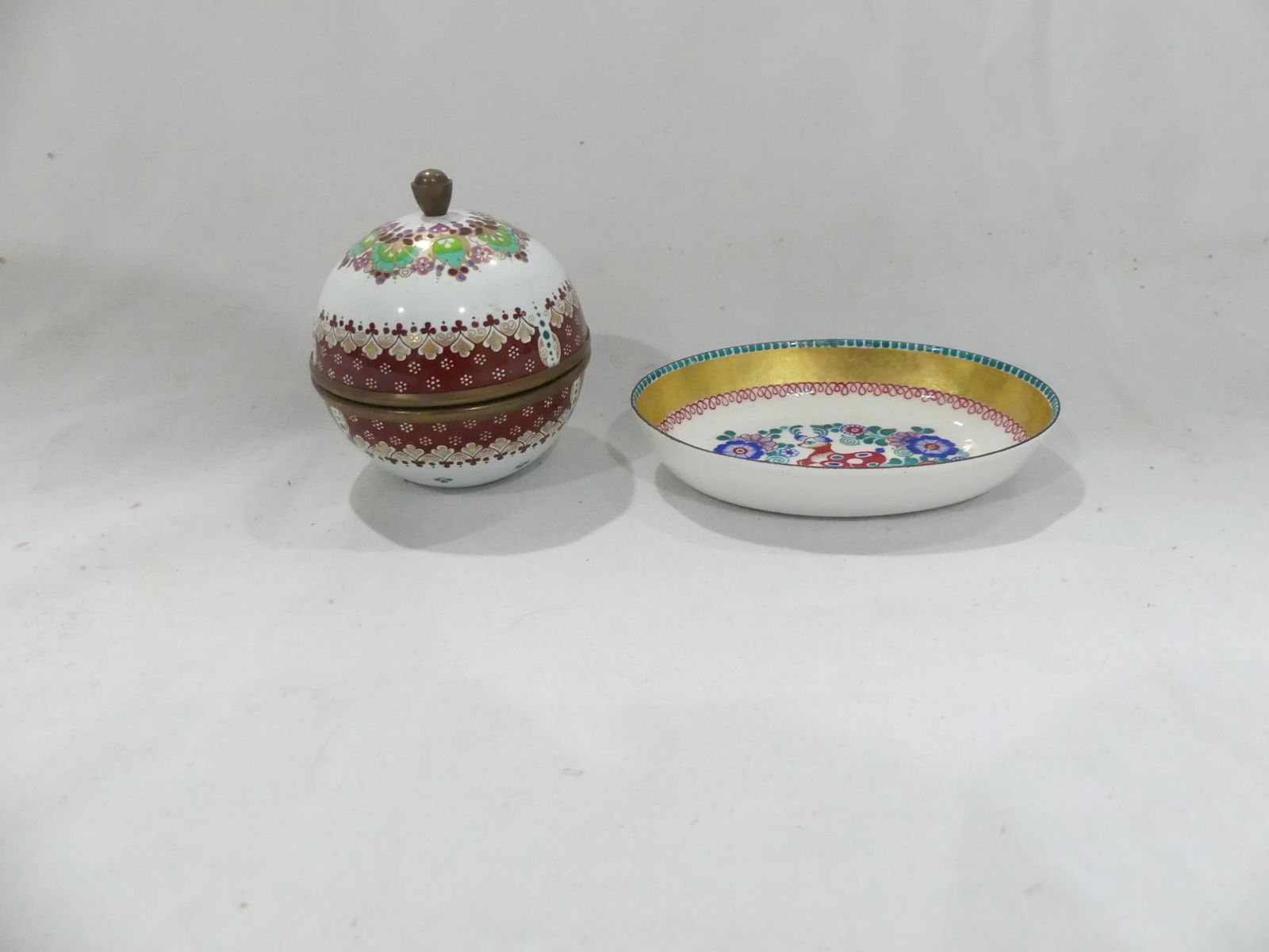 Lot of 2 Vintage Hand Painted Enamel Tray & & Trinket Box (1 of 6)